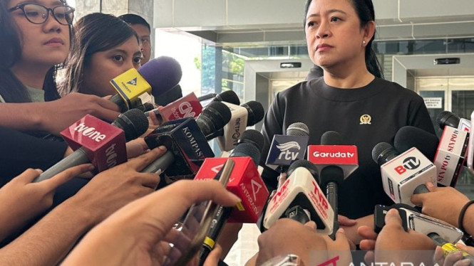 Arsip foto - Ketua DPR RI Puan Maharani saat memberikan keterangan pers di Kompleks Parlemen, Jakarta, Kamis, 4 Juli 2024.