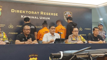 konferensi pers Polda Metro Jaya soal penetapan dua orang tersangka peristiwa pebubaran paksa OTK di hotel Kemang, Jaksel