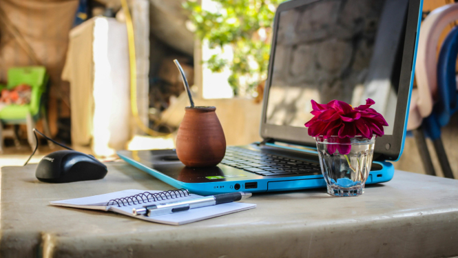Ilustrasi digital nomad.