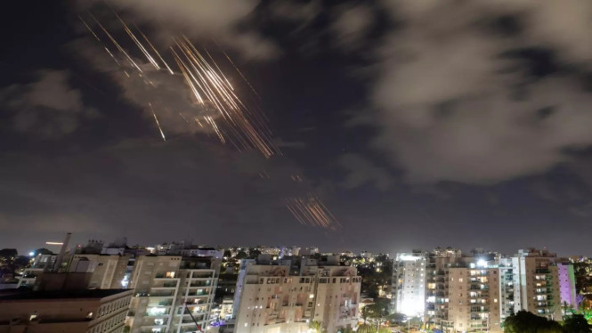 VIVA Militer: Serangan rudal Iran ke Israel
