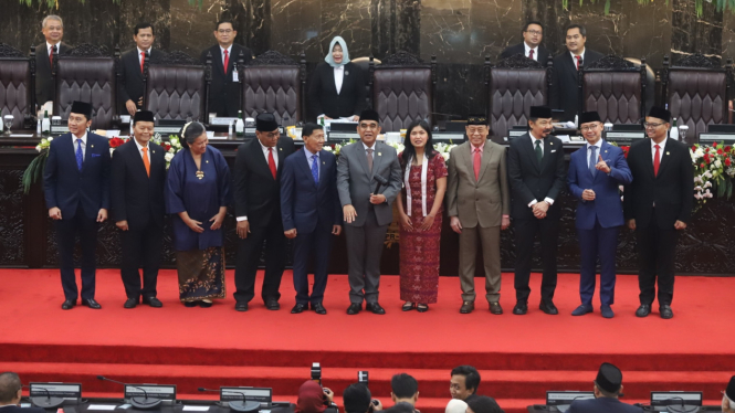 Ahmad Muzani resmi dilantik menjadi Ketua MPR RI bersama 8 Wakil Ketua