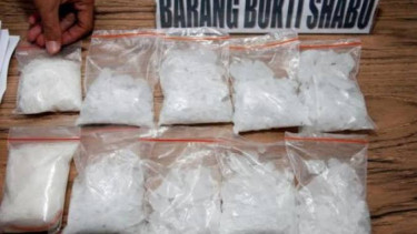 Dalam pengungkapan ini, empat tersangka berhasil diamankan bersama barang bukti berupa narkotika jenis sabu dengan total berat puluhan gram. 