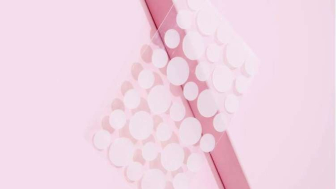 Tren Acne Patch Jadi Aksesori Hits: Unik atau Gimmick Semata?
