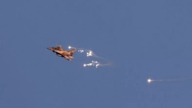 VIVA Militer: Serangan jet tempur F-16 militer Israel
