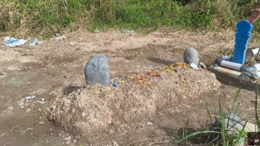 Kuburan Nia Gadis Penjual Gorengan