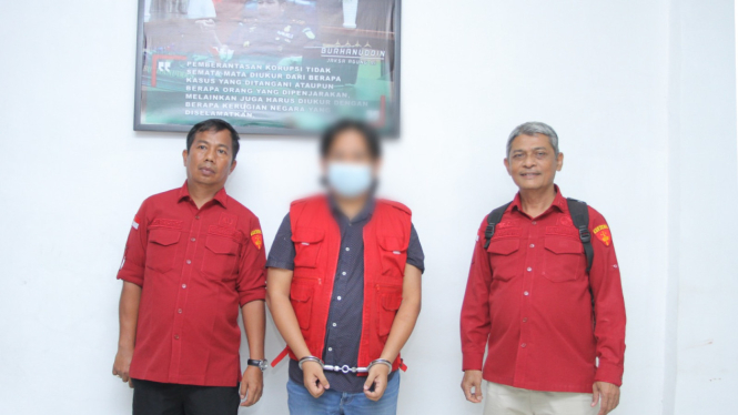Kejati Sumut saat menahan seorang tersangka baru, JC.(dok Kejati Sumut)