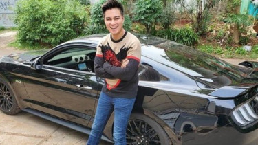 Baim Wong dengan Ford Mustang