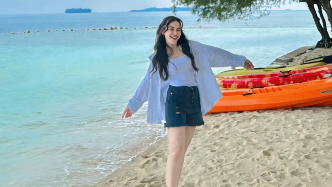 Ayu Ting Ting menyewa satu pulau pribadi dan resort di Kepulauan Seribu.
