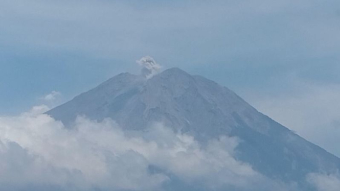 Gunung Semeru di Jawa Timur.