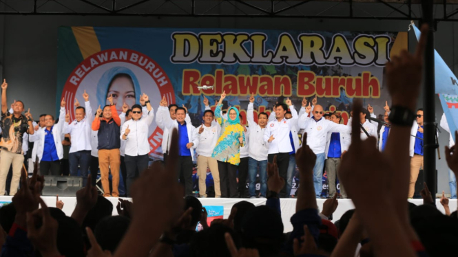 Calon gubernur Banten Airin Rachmi Diany menghadiri deklarasi dukungan buruh