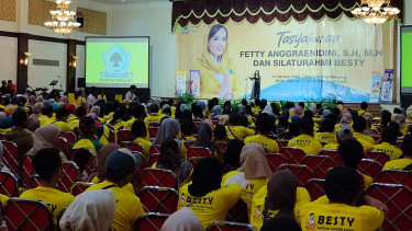 Fetty Anggraenidini, caleg terpilih dari Partai Golkar untuk DPRD Jawa Barat, menggelar acara syukuran dan silaturahmi Besty (Barisan Sukarelawan Teh Fetty), di Hotel Brajamustika, Kota Bogor, Jawa Barat, Sabtu 12 Oktober 2024.