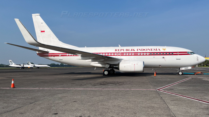 Pesawat Kepresidenan Boeing 737-700BBJ registrasi PK-GRD