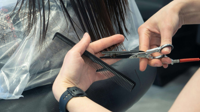 Ilustrasi Potong Rambut 