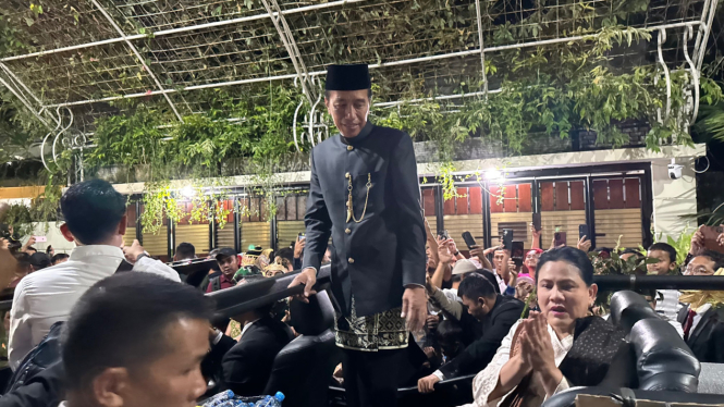 Jokowi dan Iriana tiba di rumah pribadinya di Solo