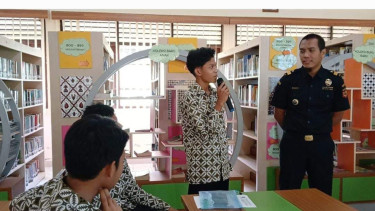 Bea Cukai mengunjungi SMK untuk mengenalkan profil dan tugas Bea Cukai