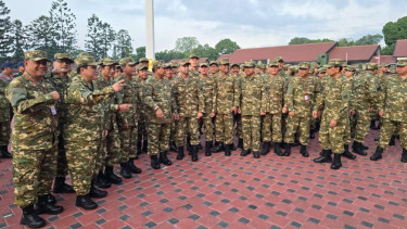 Jajaran Kabinet Merah Putih pakai seragam loreng Komcad di Akmil Magelang