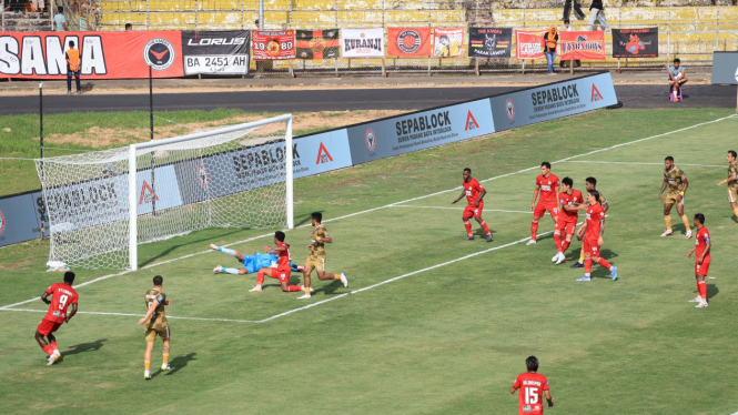 Pertandingan Semen Padang FC VS Dewa United