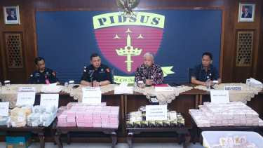Barang Bukti Hampir 1 Triliun dan Emas 51 kg Emas dari Makelar Kasus Zarof Ricar