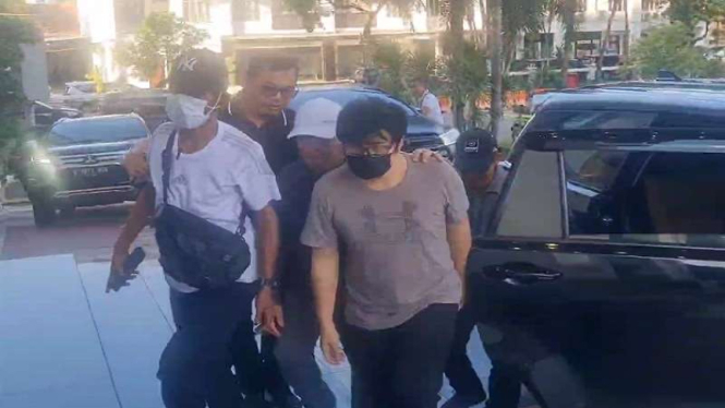 Tim Kejaksaan Agung menangkap Ronald Tannur, terpidana kasus penganiayaan 