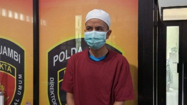 Foto : Aprizal Wahyudi 28 tahun, Pelaku Pelecehan Seksual Terhadap Belasan Siswa Pondok Pesantren Sri Muslim Mardatillah, Kota Jambi  
