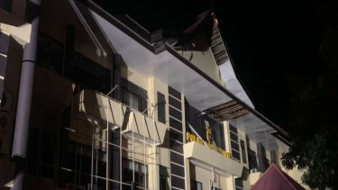 Bagian bangunan Mapolda Gorontalo yang terbakar, Kamis (31/10/2024). 