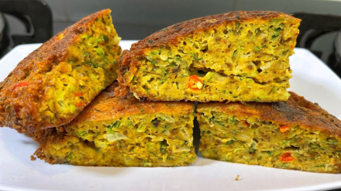 Telur dadar tebal ala Rumah Makan Padang.