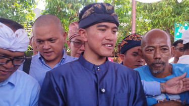Ketua Umum PSI Kaesang Pangarep usai blusukan di Pasar Badung Bali