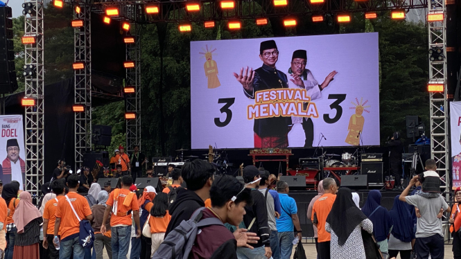Acara ini diperkirakan telah menarik 15 ribu pendukung yang antusias untuk merasakan semarak acara bertema “Festival Menyala.”