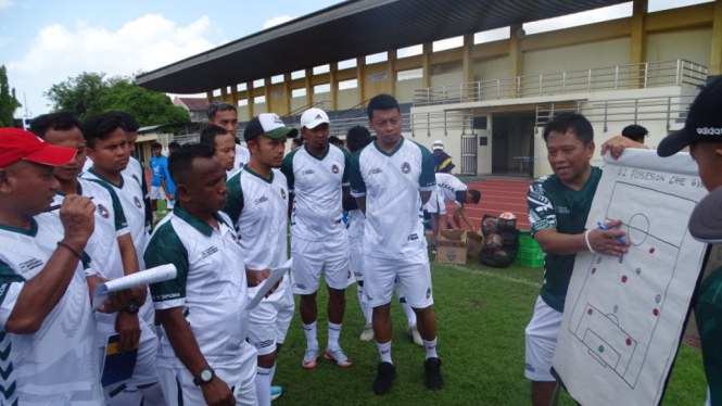 Para legenda sepakbola Indonesia ikuti kursus pelatih