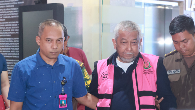 Mantan Dirjen Perkeretaapian Kementerian Perhubungan (Kemenhub), Prasetyo Boeditjahjono ditahan buntut kasus korupsi (sumber: Kejagung RI)