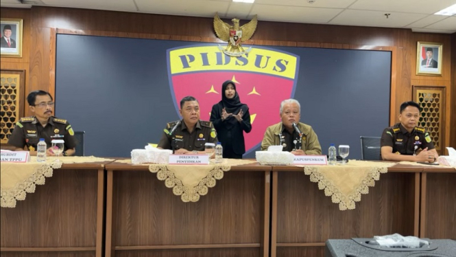 Direktur Penyidikan Jampidsus Kejaksaan Agung, Abdul Qohar dan Kapuspenkum 