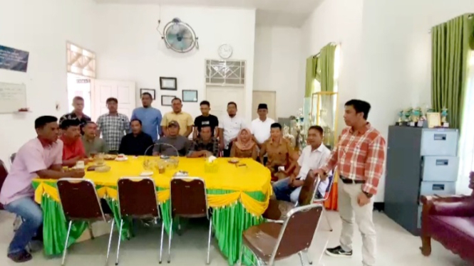 Oknum Kades dan Lurah di Kabupaten Tapsel deklarasi dukungan kepada Bobby Nasution dan Gus Irawan di Pilkada 2024.(tangkap layar)