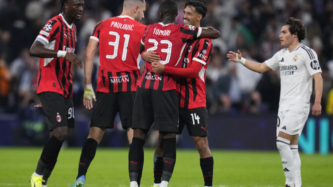 Pemain AC Milan rayakan kemenangan lawan Real Madrid