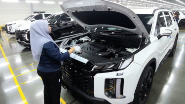 Pekerja wanita di pabrik Hyundai
