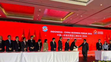 PT Bakrie & Brothers Tbk (BNBR) dan Envision Energy International Ltd (Envision) menyepakati rencana pembangunan PLTS dan PLTB. Mou dilakukan di Beijing, China, 10 November 2024.