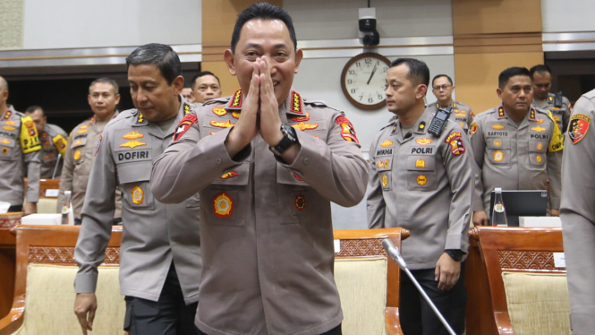 Kapolri Listyo Sigit Prabowo Raker dengan DPR Komisi III