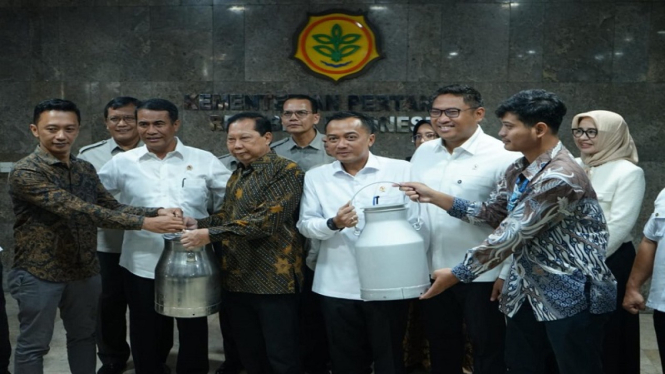 Mentan Andi Amran Sulaiman mediasi peternak, pengepul susu dan industri 