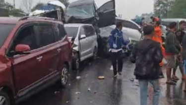 Kecelakaan beruntun di Tol Cipularang.
