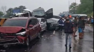 Kecelakaan beruntun di Tol Cipularang.