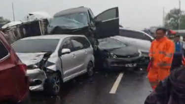 Kecelakaan beruntun di Tol Cipularang.