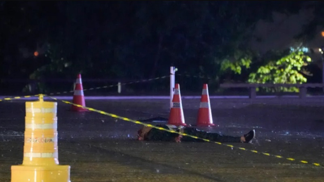 Mayat tergeletak usai ledakan di luar Mahkamah Agung di Brasília, Brasil