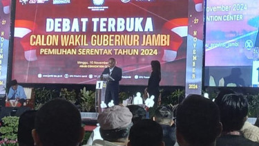 Cawagub Letjen (purn) Sudirman Saat Debat di Aula Hotel Abadi Kota Jambi 