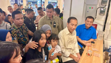 Jokowi bersama Cagub Ahmad Luthfi di Purwokerto