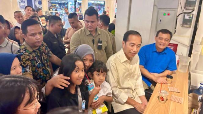 Jokowi bersama Cagub Ahmad Luthfi di Purwokerto