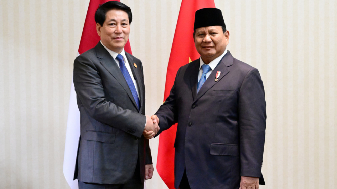 Presiden RI, Prabowo Subianto mengadakan pertemuan bilateral dengan Presiden Republik Sosialis Viet Nam, Luong Cuong (sumber: Biro Pers Sekretariat Presiden)
