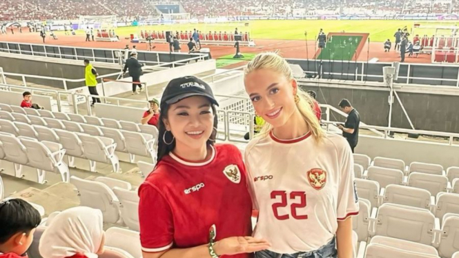 Fitri Carlina dan Fefe Slinkert