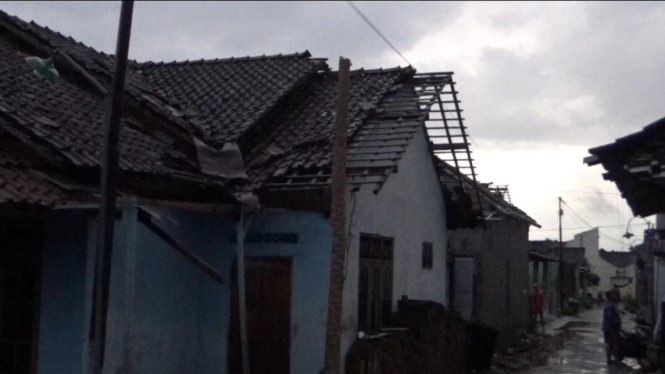 Rumah Warga Desa Tambong Wetan Klaten Rusak Diterjang Angin Puting Beliung.