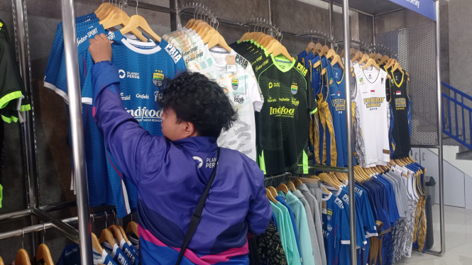 Persib Store buka cabang di Lembang Kabupaten Bandung Barat (foto: Dede Idrus) 