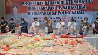 Kapolda Kalsel Irjen Pol Winarto musnahkan narkotika hasil pengungkapan jaringan Miming.