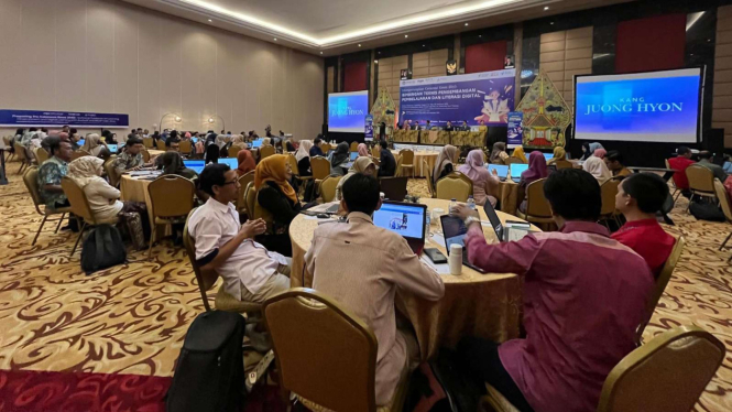 Seminar pengembangan pembelajaran dan literasi digital.